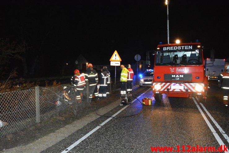 Færdselsulykke med fastklemt. Vingstedvej i Vingsted. 26/11-2015. Kl. 02:40.