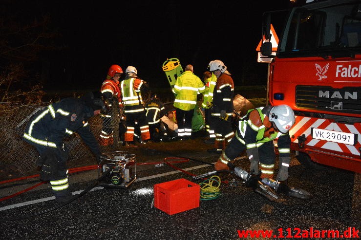 Færdselsulykke med fastklemt. Vingstedvej i Vingsted. 26/11-2015. Kl. 02:40.