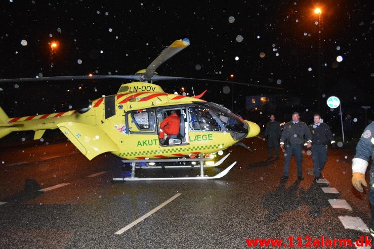 Alvorlig Trafikulykke. Koldingvej i Vejle. 27/11-2015. Kl. 00:18.