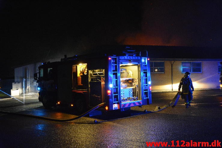 Brand i Industribygning. Englandsvej på Nørremarken i Vejle. 02/12-2015. Kl. 22:56.