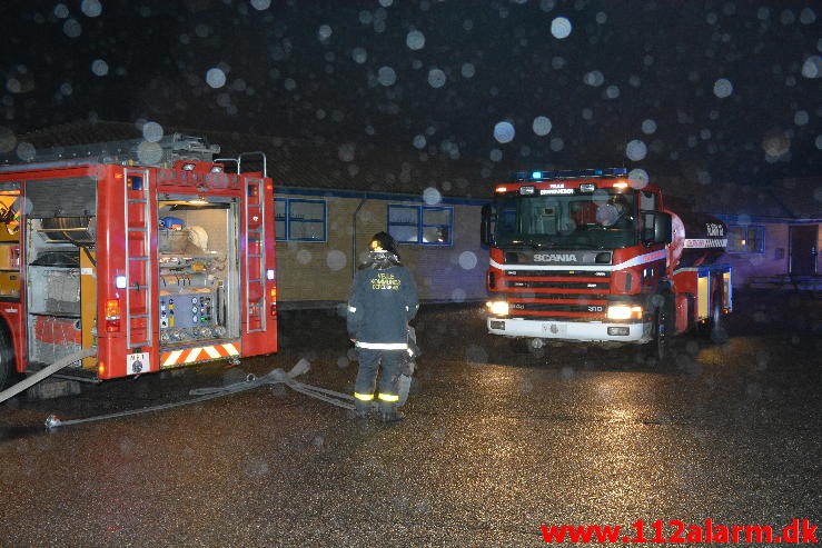 Brand i Industribygning. Englandsvej på Nørremarken i Vejle. 02/12-2015. Kl. 22:56.