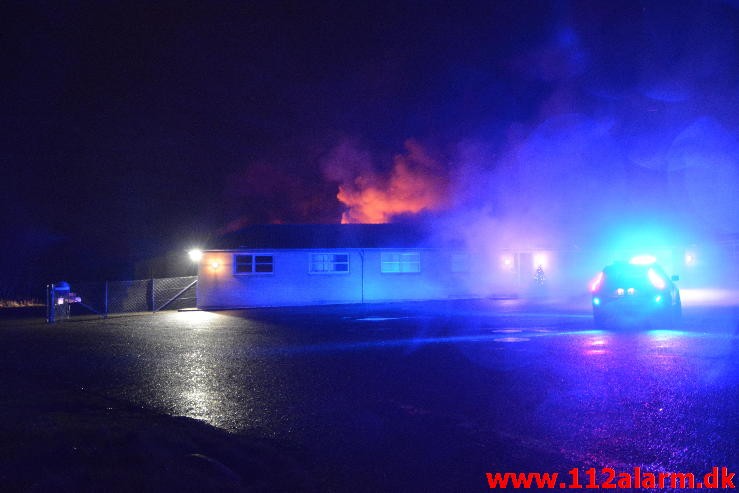 Brand i Industribygning. Englandsvej på Nørremarken i Vejle. 02/12-2015. Kl. 22:56.