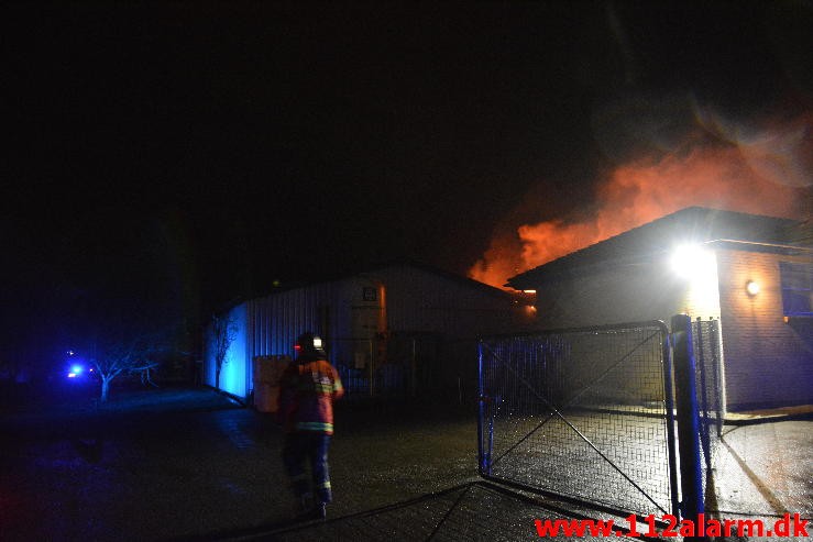 Brand i Industribygning. Englandsvej på Nørremarken i Vejle. 02/12-2015. Kl. 22:56.