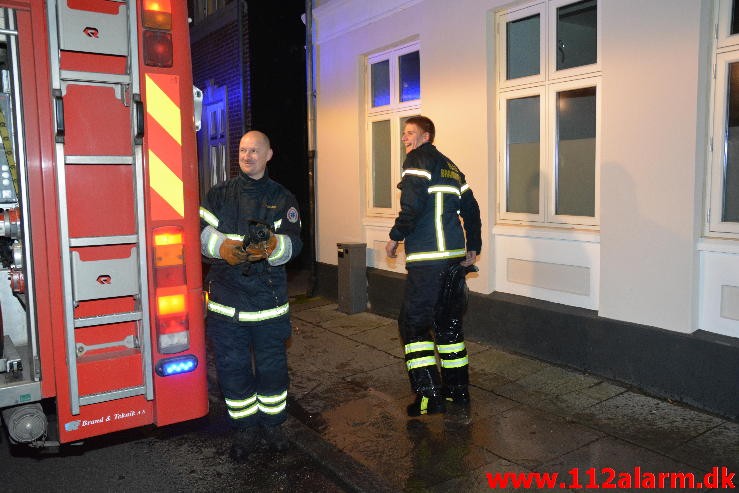 Containerbrand. Staldgaardsgade i Vejle. 09/12-2015. Kl. 20:52.