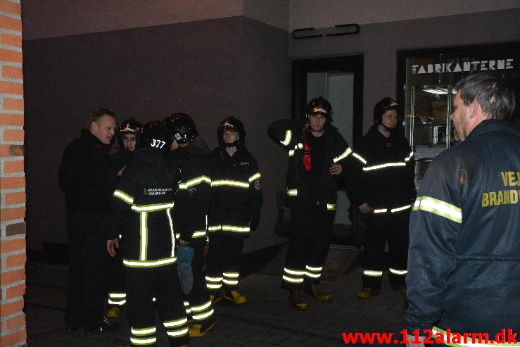 Containerbrand. Staldgaardsgade i Vejle. 09/12-2015. Kl. 20:52.