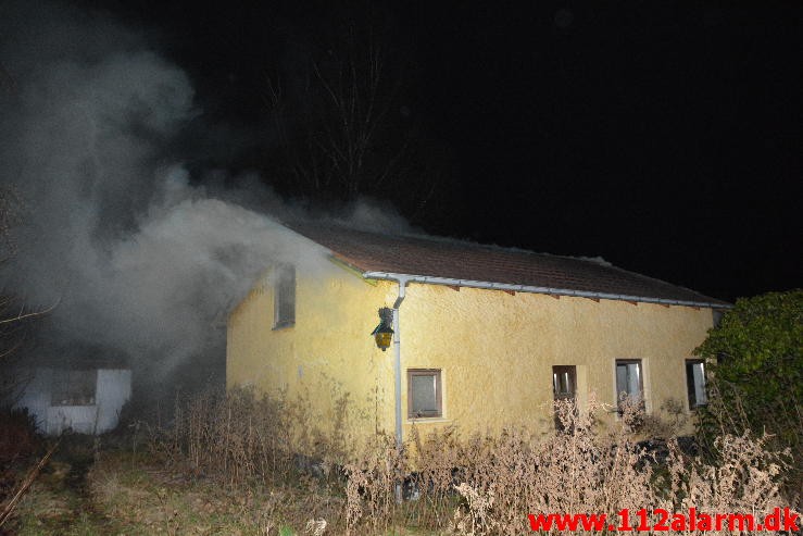 Brand i Villa. Holmevej i Vejle. 30/12-2015. Kl. 21:19.