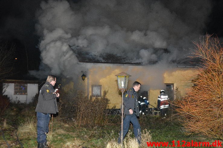 Brand i Villa. Holmevej i Vejle. 30/12-2015. Kl. 21:19.