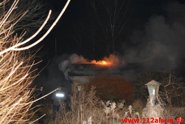 Brand i Villa. Holmevej i Vejle. 30/12-2015. Kl. 21:19.