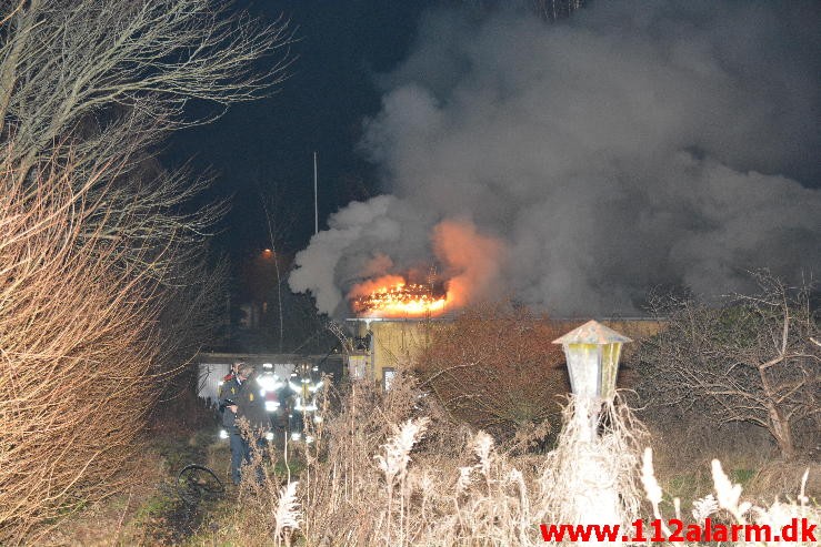 Brand i Villa. Holmevej i Vejle. 30/12-2015. Kl. 21:19.