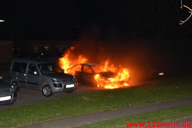 Bilbrand ved Asylcenter. Bredager 25 i Jelling. 03/01-2016. Kl. 00:48.