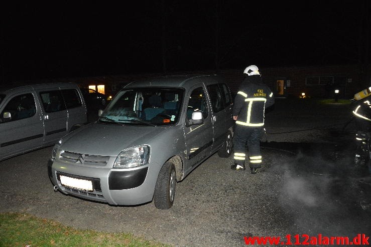 Bilbrand ved Asylcenter. Bredager 25 i Jelling. 03/01-2016. Kl. 00:48.