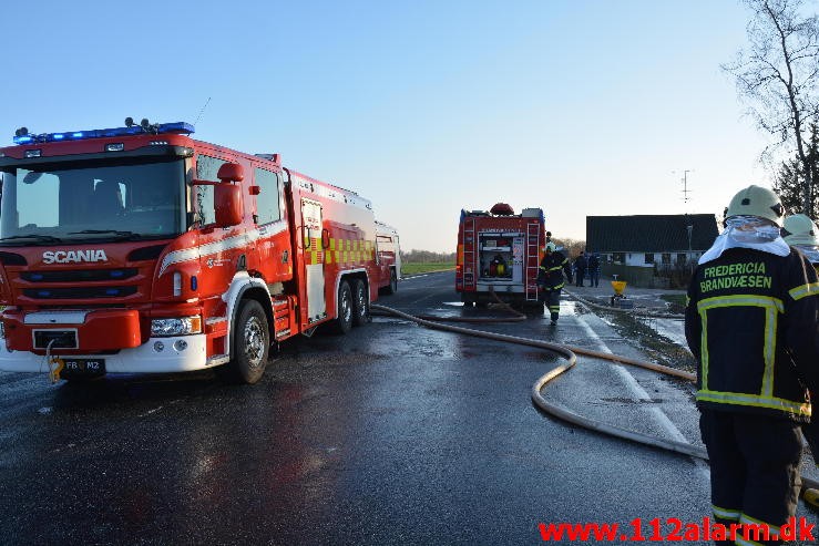 Brand på Landejendom. Vejle Landevej i Pjedsted. 04/01-2016. Kl. 12:55.