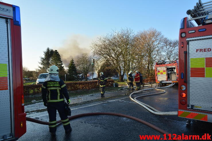 Brand på Landejendom. Vejle Landevej i Pjedsted. 04/01-2016. Kl. 12:55.