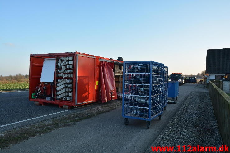 Brand på Landejendom. Vejle Landevej i Pjedsted. 04/01-2016. Kl. 12:55.