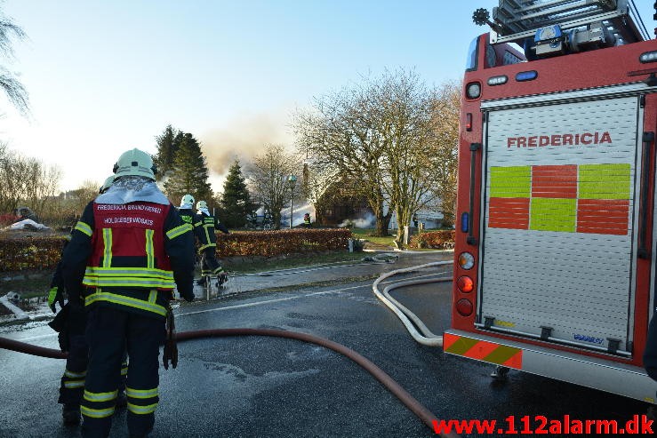 Brand på Landejendom. Vejle Landevej i Pjedsted. 04/01-2016. Kl. 12:55.