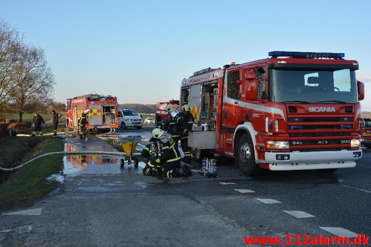 Brand på Landejendom. Vejle Landevej i Pjedsted. 04/01-2016. Kl. 12:55.