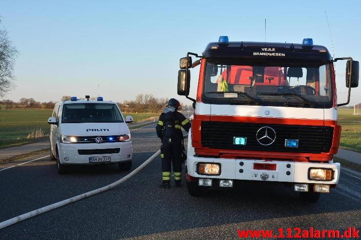 Brand på Landejendom. Vejle Landevej i Pjedsted. 04/01-2016. Kl. 12:55.