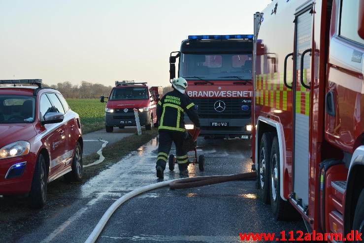 Brand på Landejendom. Vejle Landevej i Pjedsted. 04/01-2016. Kl. 12:55.