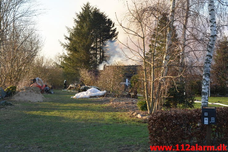 Brand på Landejendom. Vejle Landevej i Pjedsted. 04/01-2016. Kl. 12:55.