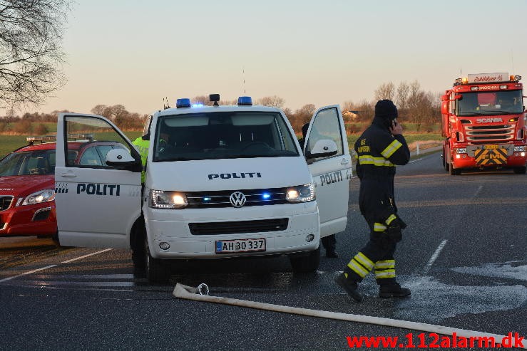 Brand på Landejendom. Vejle Landevej i Pjedsted. 04/01-2016. Kl. 12:55.