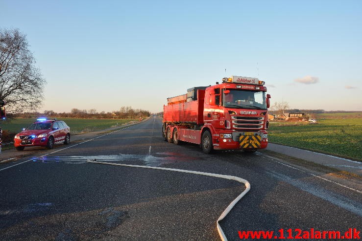 Brand på Landejendom. Vejle Landevej i Pjedsted. 04/01-2016. Kl. 12:55.