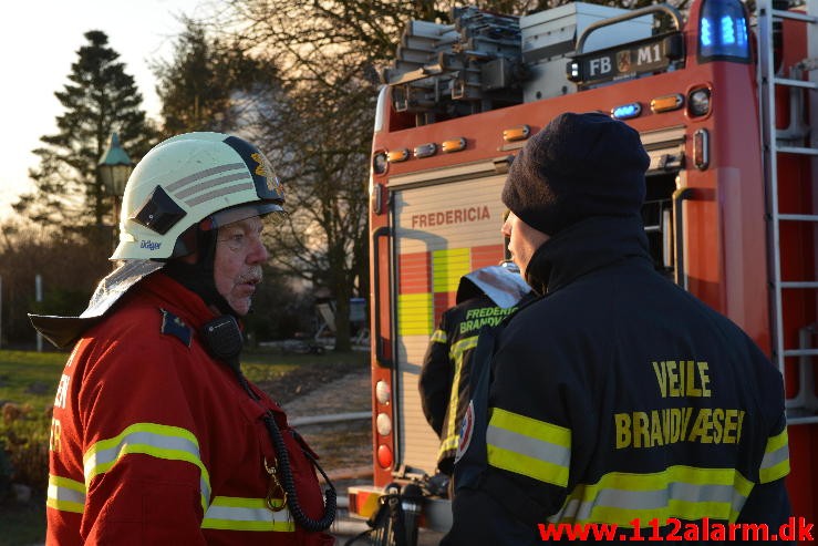 Brand på Landejendom. Vejle Landevej i Pjedsted. 04/01-2016. Kl. 12:55.