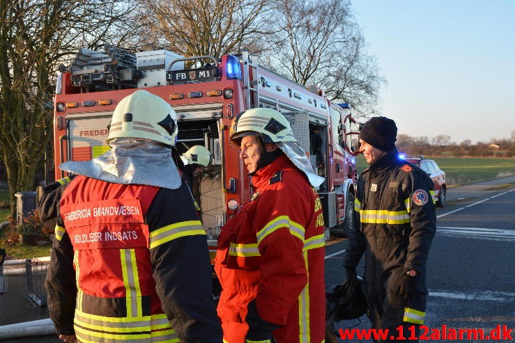 Brand på Landejendom. Vejle Landevej i Pjedsted. 04/01-2016. Kl. 12:55.