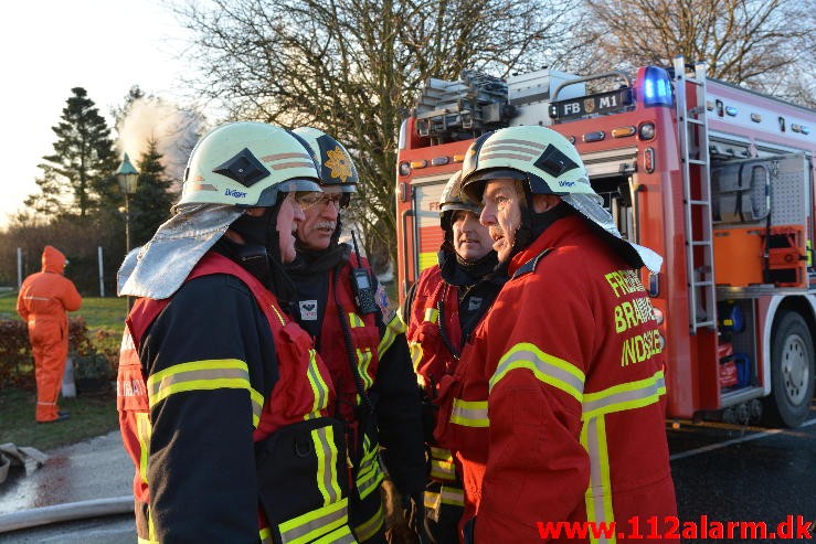 Brand på Landejendom. Vejle Landevej i Pjedsted. 04/01-2016. Kl. 12:55.