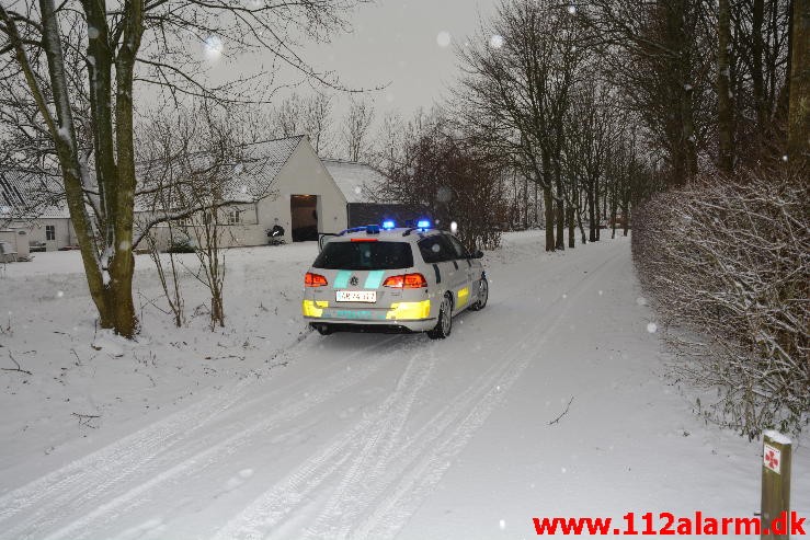 Brand i garage. Nørrelide i Jelling. 08/01-2016. Kl. 13:40.