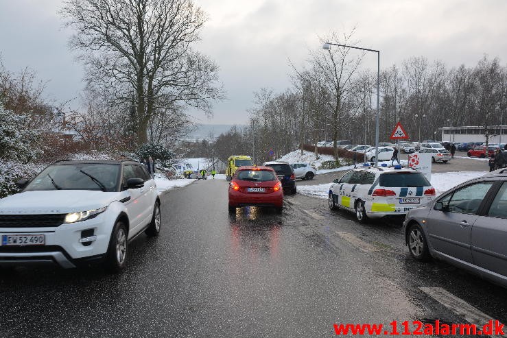 8-årige dreng dræbt af skolebus. Kirkebakken i Vejle Ø. 08/01-2016. Kl. 14:12.