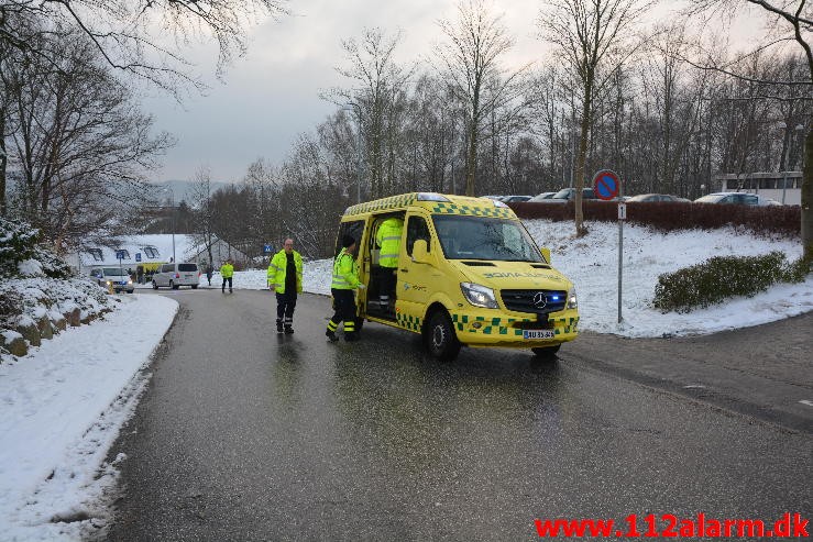 8-årige dreng dræbt af skolebus. Kirkebakken i Vejle Ø. 08/01-2016. Kl. 14:12.