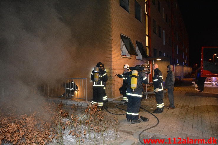 Brand i Etageejendom. Finlandsvej 91 i Vejle. 16/01-2016. Kl. 17:56.