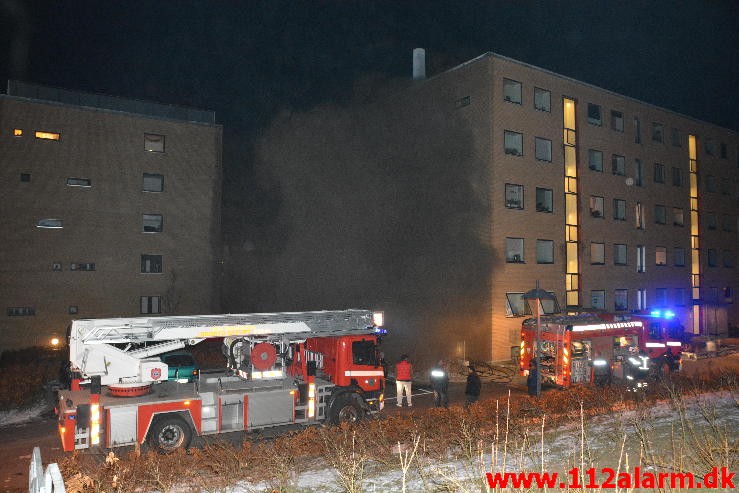 Brand i Etageejendom. Finlandsvej 91 i Vejle. 16/01-2016. Kl. 17:56.