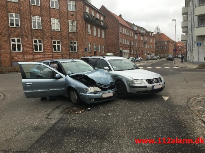 Mindre Trafikuheld. Nyboesgade i vejle. 02/02-2016. Kl. 13:54.