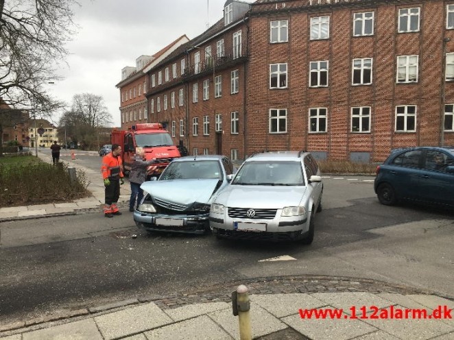 Mindre Trafikuheld. Nyboesgade i vejle. 02/02-2016. Kl. 13:54.