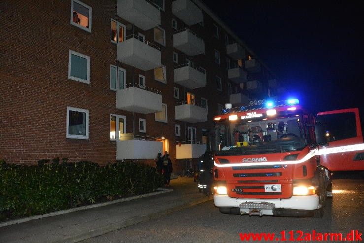 Brand i Etageejendom. Østerled 40 i Vejle. 13/02-2016. Kl. 18:06.