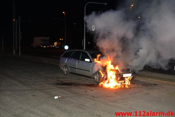 Volvo begyndte at brænde. Fredericiavej i Vejle. 17/02-2016. Kl. 22:50.