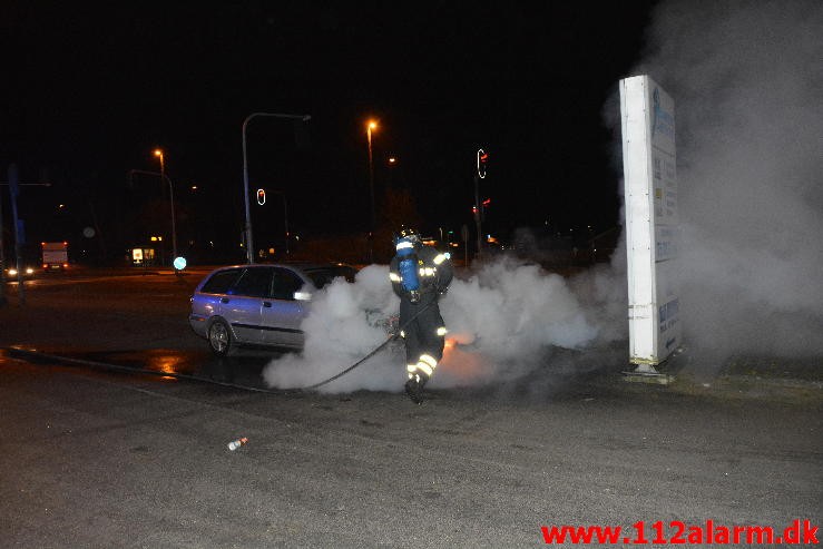 Volvo begyndte at brænde. Fredericiavej i Vejle. 17/02-2016. Kl. 22:50.