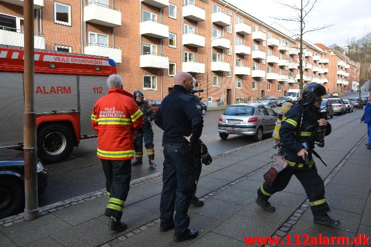 Brand i Lejlighed. Nyboesgade i Vejle. 22/02-2016. Kl. 09:34.