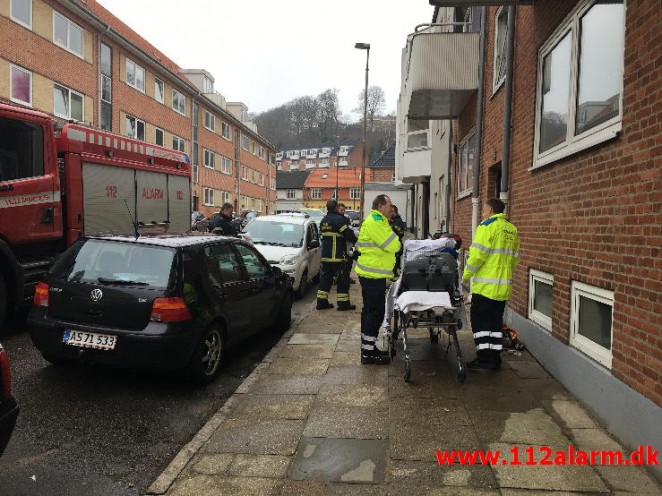 Brand i Etageejendom. Mindegade 15 i Vejle. 06/03-2016. Kl. 09:35.