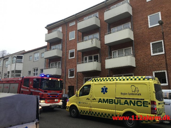 Brand i Etageejendom. Mindegade 15 i Vejle. 06/03-2016. Kl. 09:35.