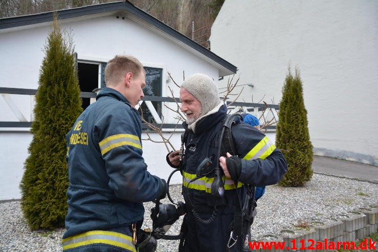 Gasgrillen brede sig til huset. Vardevej i Vejle. 17/03-2016. Kl. 17:04.