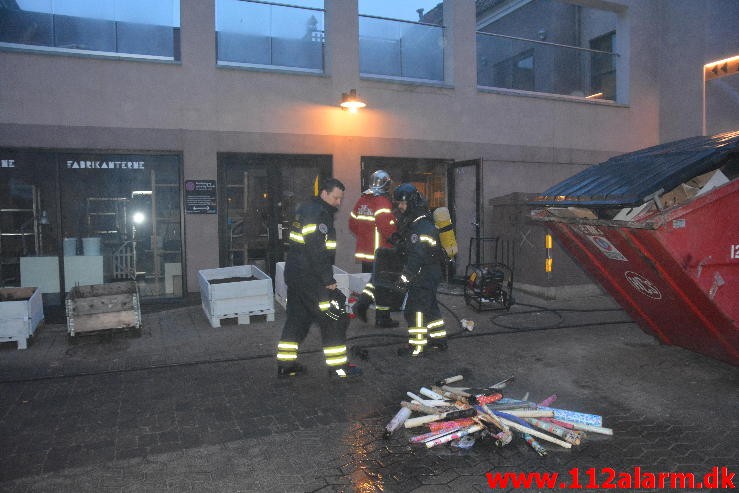 Brand i butik. Staldgårdsgade i Vejle. 19/03-2016. Kl. 06:03.