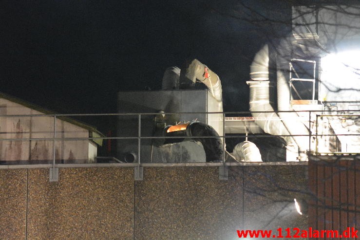 Brand i Industribygning. Diskovej i Vejle. 20/03-2016. Kl. 23:11.