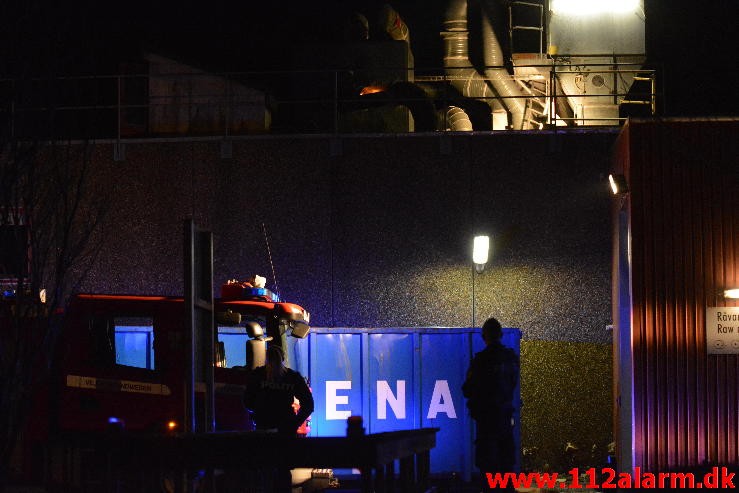 Brand i Industribygning. Diskovej i Vejle. 20/03-2016. Kl. 23:11.