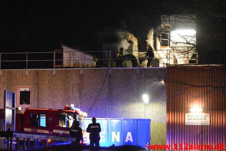 Brand i Industribygning. Diskovej i Vejle. 20/03-2016. Kl. 23:11.