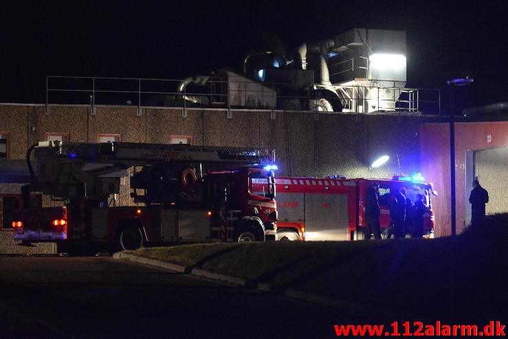 Brand i Industribygning. Diskovej i Vejle. 20/03-2016. Kl. 23:11.