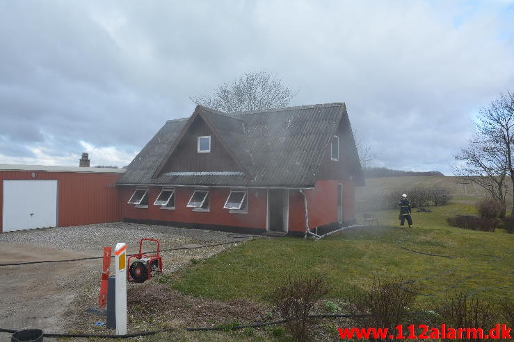 Brand i Villa. Riberlundvej ved Lindved. 21/03-2016. Kl. 9:21.