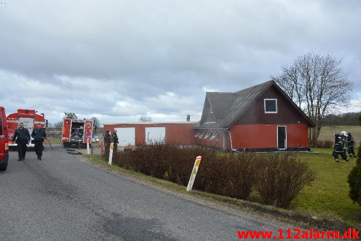 Brand i Villa. Riberlundvej ved Lindved. 21/03-2016. Kl. 9:21.