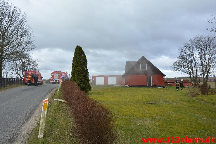 Brand i Villa. Riberlundvej ved Lindved. 21/03-2016. Kl. 9:21.